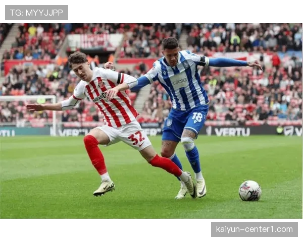 桑德兰边路突袭结合中场控制 战术灵活性提升球队竞争力